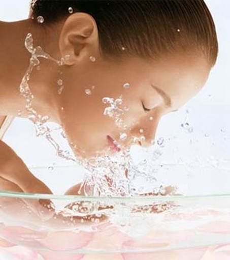  benefits of washing face with rose water