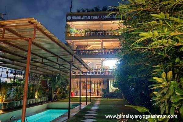 www.himalayanyogaashram.com